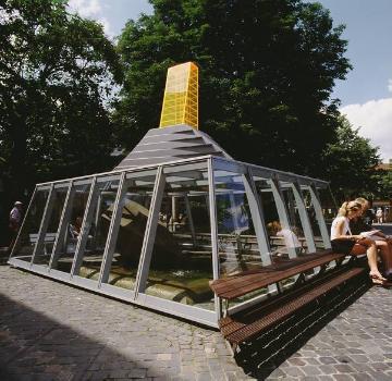 "Modell für ein Museum", Glasüberbauung eines Zierbrunnens am Harsewinkelplatz, Thomas Schütte - skulptur projekte münster 07