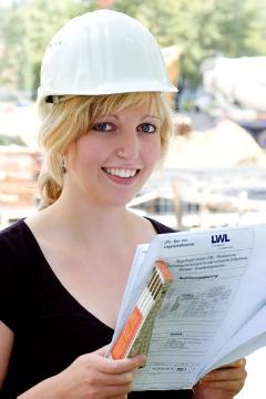 LWL-Azubi Kathrin Lefering, Ausbildung zur Bauzeichnerin im LWL-Bau- und Liegenschaftsbetrieb