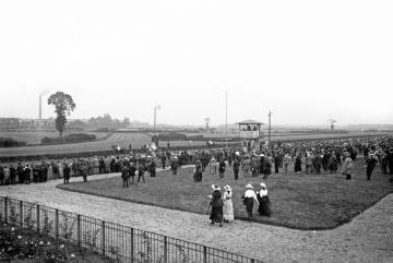 Pferderennen auf der Galopprennbahn Horst, August 1916
