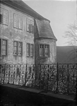 Richard Schirrmann, Wanderfahrten: Burg Schnellenberg, Partie der Oberburg mit Zufahrtsbrücke (Original ohne Angaben). Undatiert, um 1920?