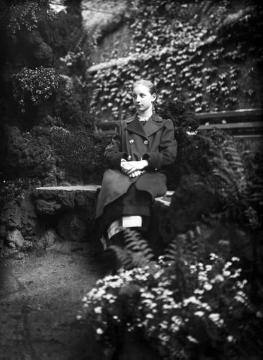 Dr. Josef Schäfer, Familie: Tochter Maria Schäfer "im  Garten des Pensionats St. Antonius", Lüdinghausen, 1914