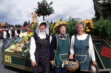 Festzug 850-Jahrfeier Nordwalde 2001: "Gartenfreundinnen", Gartenbauverein Nordwalde