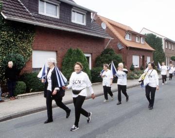 Festzug 850-Jahrfeier Nordwalde 2001: Seniorinnengruppe des Sportclubs Nordwalde  - SCN