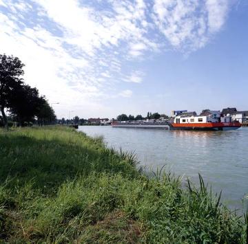 Dortmund-Ems-Kanal: Schubverband Höhe Schleuse Münster, Blick vom Ostufer nach Süden
