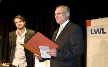 Verleihung des Annette von Droste-Hülshoff-Preises 2008 durch LWL-Direktor Dr. Wolfgang Kirsch an den Schriftsteller und Musiker Tilman Rammstedt (*1975, Bielefeld), Haus Nottbeck, Museum für Westfälische Literatur 
