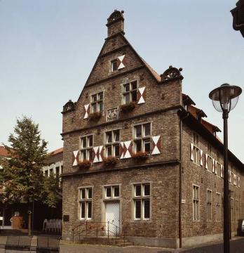 Die Stadtbücherei im ehemaligen Merveldter Hof, erbaut im 13. Jahrhundert (Moormannsplatz)