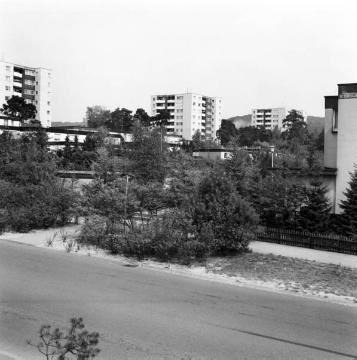 Hochhaussiedlung Oerlinghausen-Südstadt, Stukenbrocker Weg, Ecke Albert-Schweitzer Straße, 1975.