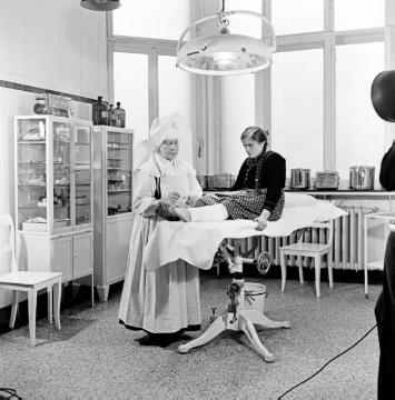 St. Johannes-Stift Marsberg, 1955: Krankenversorgung im Lazarett der Westfälischen Klinik für Kinder- und Jugendpsychiatrie.