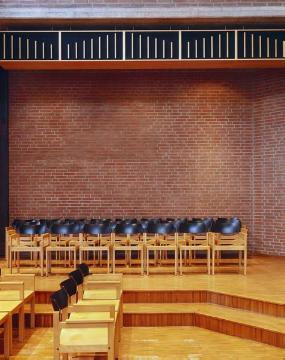 Ev. Andreas-Kirche, Chorraum - erbaut 1981, Architekt: Prof. Lothar Kallmeyer, Düsseldorf (Breslauer Straße)