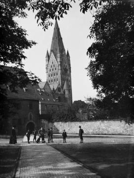 Schülerwanderung mit Richard Schirrmann (rechts) in Paderborn, undatiert, um 1910?