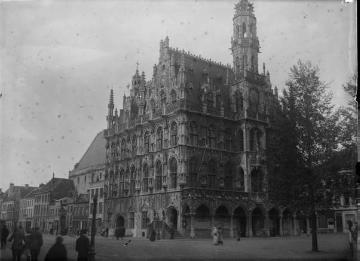 Ortsimpressionen, Westfront 1914-1918: Stadtzentrum von Oudenaarde (Ostflandern) mit Rathaus
