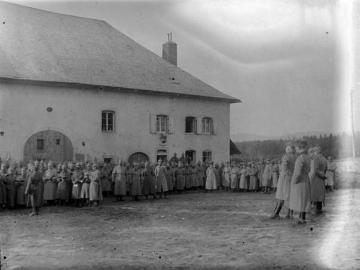 Erster Weltkrieg, Elsass: "Besuch der Gouverneure von Straßburg auf dem Ulrichshof" am 12.5.1915, ohne Ort [vermutet, vgl. Bild Nr. 07_414]