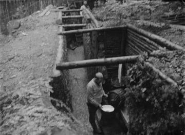 Erster Weltkrieg, Vogesen: Soldat des Landsturm Inf. Batl. Siegen im Schützengraben, ohne Ort, undatiert