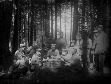 Erster Weltkrieg, Vogesen: Arbeitspause - Soldaten des Landsturm Schalksmühle beim Karten spielen