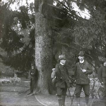 Richard Schirrmann (rechts) auf einer Wanderung, um 1912? (Original ohne Angaben, undatiert)