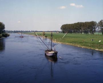 Aalfischerei auf der Weser: Aalschokker bei Schlüsselburg