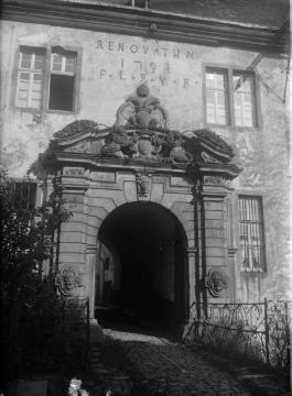 Burg Schnellenberg, Eingangsportal zur Oberburg, undatiert, um 1925?