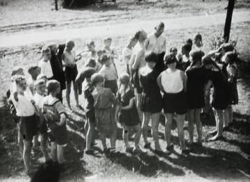 Kinderdorf Staumühle: Beratschlagung im Kindergemeinderat - Erholungslager für Schüler aus dem Ruhrgebiet, gegr. 1925 von Richard Schirrmann, undatiert