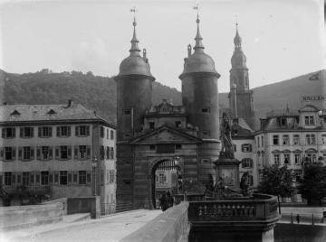 Richard Schirrmann, Wanderfahrten: Heidelberger Altstadt mit alter Neckarbrücke und Karlstor, undatiert