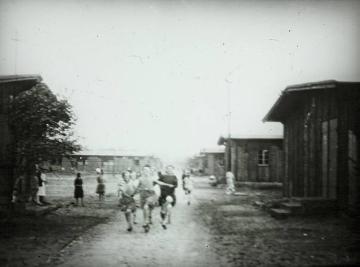 Kinderdorf Staumühle, Ferienanlage für bedürftige Kinder aus dem Ruhrgebiet, gegr. 1925 durch Richard Schirrmann auf einem ehemaligen Militärgelände in der Senne, undatiert