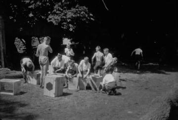Kinderdorf Staumühle, Arbeitsdienst: Jungen beim Kisten zimmern – Erholungslager für Schüler aus dem Ruhrgebiet, gegründet und betrieben von Richard Schirrmann 1925-1932, undatiert