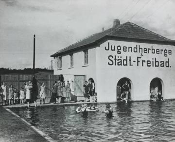 Jugendherberge Borgholzhausen am städtischen Freibad, Teutoburger Wald (eröffnet 1926)
