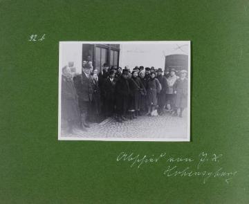 Fotoalbum Richard Schirrmann: "Fahrender Jugendherbergselternlehrgang im Gau Sauerland-Münsterland 1932" - vor der Jugendherberge Hohensyburg