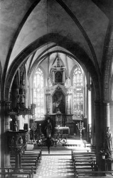 Kath. Propsteikirche St. Peter (auch Petruskirche), Kirchenhalle Richtung Altar, um 1920?