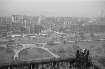 Edinburgh, Schottland, Ausblick von Edinburgh Castle - Impressionen einer Englandreise Richard Schirrmanns 1959 mit Besuch einheimischer Jugendherbergen (Original unbezeichnet)