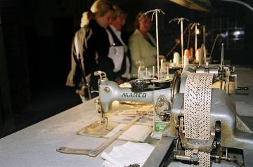 Textilmuseum Bocholt: Historische Lochkarten-Stickmaschinen, präsentiert in der ehemaligen Spinnerei Herding (1907-1963), seit 2004 Zweigstandort des Museums (Industriestraße)