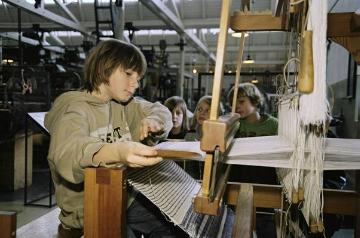 Textilmuseum Bocholt: Museumspädagogisches Kinderprogramm zur Handweberei in der Museumsfabrik