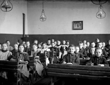 Schulklasse, evtl. Schüler des Lehrers Richard Schirrmann in der Altenaer Nette-Schule, undatiert, um 1906? (Doppel 07_847)