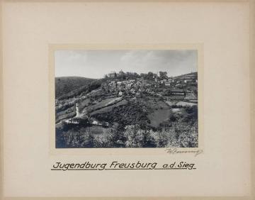 Jugendburg Freusburg, in: Fotoalbum "Deutsche Jugendherbergen", ohne Verfasser, undatiert