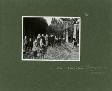 Fotoalbum Richard Schirrmann: Ausflug in die Natur - Eindrücke einer Schulungswoche für Jugendherbergseltern in Walldürn 1932