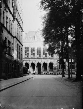 Westfälische Wilhelms-Universität, Akademiegebäude am Domplatz (erbaut 1877-1880)