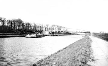 Straßenbrücke über den Rhein-Herne-Kanal nahe des Verladekais von Zeche König Ludwig