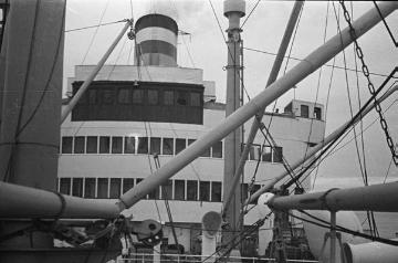 Richard Schirrmann, Reisen: An Deck - Impressionen einer Schiffsreise nach Amerika 1949 (ohne Titel)