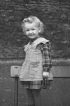 Richard Schirrmann, Familie: Irmgard, Schirrmanns zweite Tochter mit Gattin Elisabeth, geboren 1933