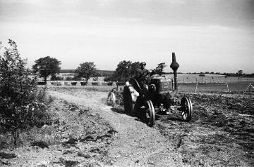 Bei der Feldarbeit - Urlaubsimpressionen aus Kalkhorst an der Ostsee zwischen Lübeck und Wismar (Mecklenburg), um 1935