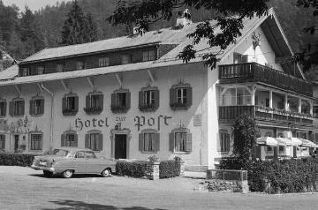 Richard Schirrmann, Reisen: Hotel - Impressionen einer Gruppenreise nach Bayern, unbetitel, undatiert, 1950er Jahre (Originalkommentar: "Marienfeld, Walchensee, 1. Konferenz")