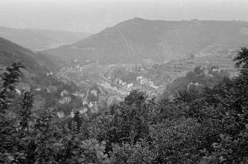 Blick über Altena mit Burg Altena (ab 1912 Jugendherberge), undatiert