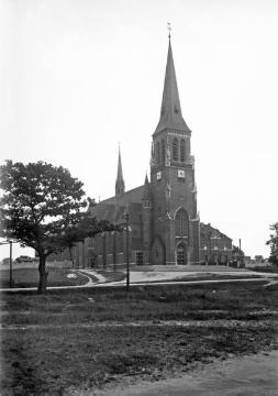 Katholische Pfarrkirche St. Antonius in Osterfeld-Klosterhardt, erbaut 1913-1915