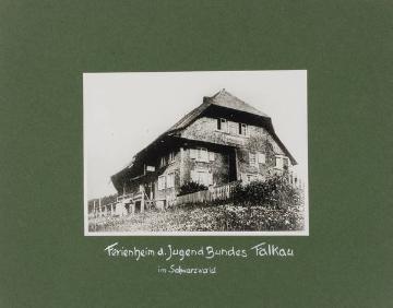 Ferienheim des Jugendbundes Falkau, Landkareis Breisgau-Hochschwarzwald, in: Fotoalbum "Deutsche Jugendherbergen" des Verbandes für Deutsche Jugendherbergen, Hilchenbach, undatiert
