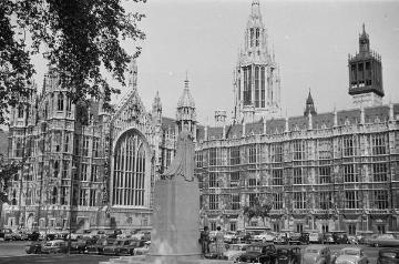 London, Westminster Palace (Houses of Parliament) - Impressionen einer Englandreise Richard Schirrmanns 1959 mit Besuch einheimischer Jugendherbergen (Original unbezeichnet)