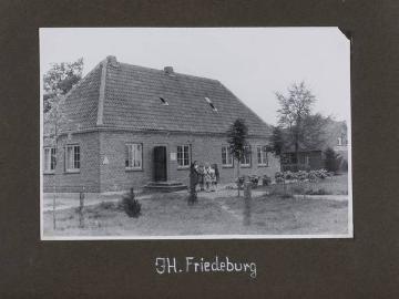 Jugendherberge Friedeburg, Ostfriesland, Niedersachsen - aus einem Geschenkalbum des Landesverbandes Unterweser-Ems für Richard Schirrmann zum 75. Geburtstag, erstellt 1949
