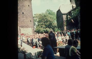 Feierstunde anlässlich der Eröffnung der 20. Internationalen Jugendherbergskonferenz 1959 auf Burg Altena