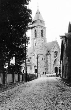 Alt-Schermbeck, Dorstraße mit kath. Pfarrkirche St. Ludgerus, um 1915?