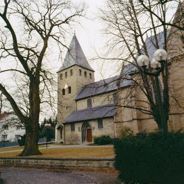 St. Lambertus-Kirche in Ense-Bremen, Romanik (11. Jh.) mit neugotischer Halle von 1905