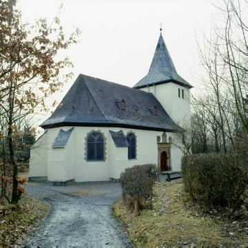 Kapelle auf dem Fürstenberg (274 m üNN), erstmals erwähnt 1429, nach Zerstörung im 30-jährigen Krieg Neubau in barockem Baustil