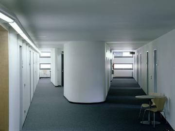 LWL-Bürohaus Warendorfer Straße 21-23, erbaut 1995: Blick in einen Flurtrakt (Architekten: P. Wilson und J. Bolles-Wilson)
